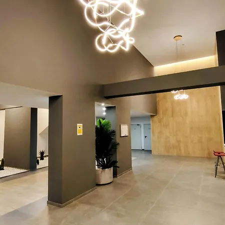 Skyline Infinity Eagle Tower بينايدورم